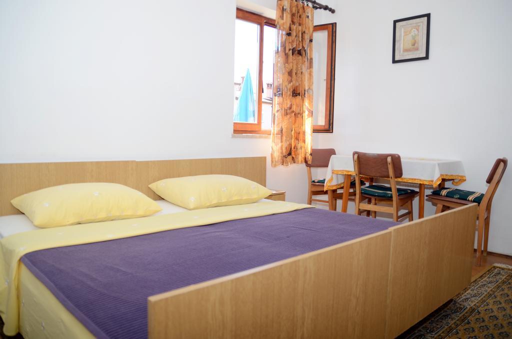 Apartments Ana Rovinj Bagian luar foto
